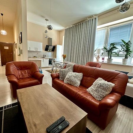 Princess Main Square Apartment Попрад Екстер'єр фото