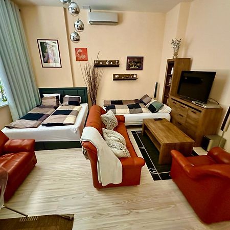 Princess Main Square Apartment Попрад Екстер'єр фото