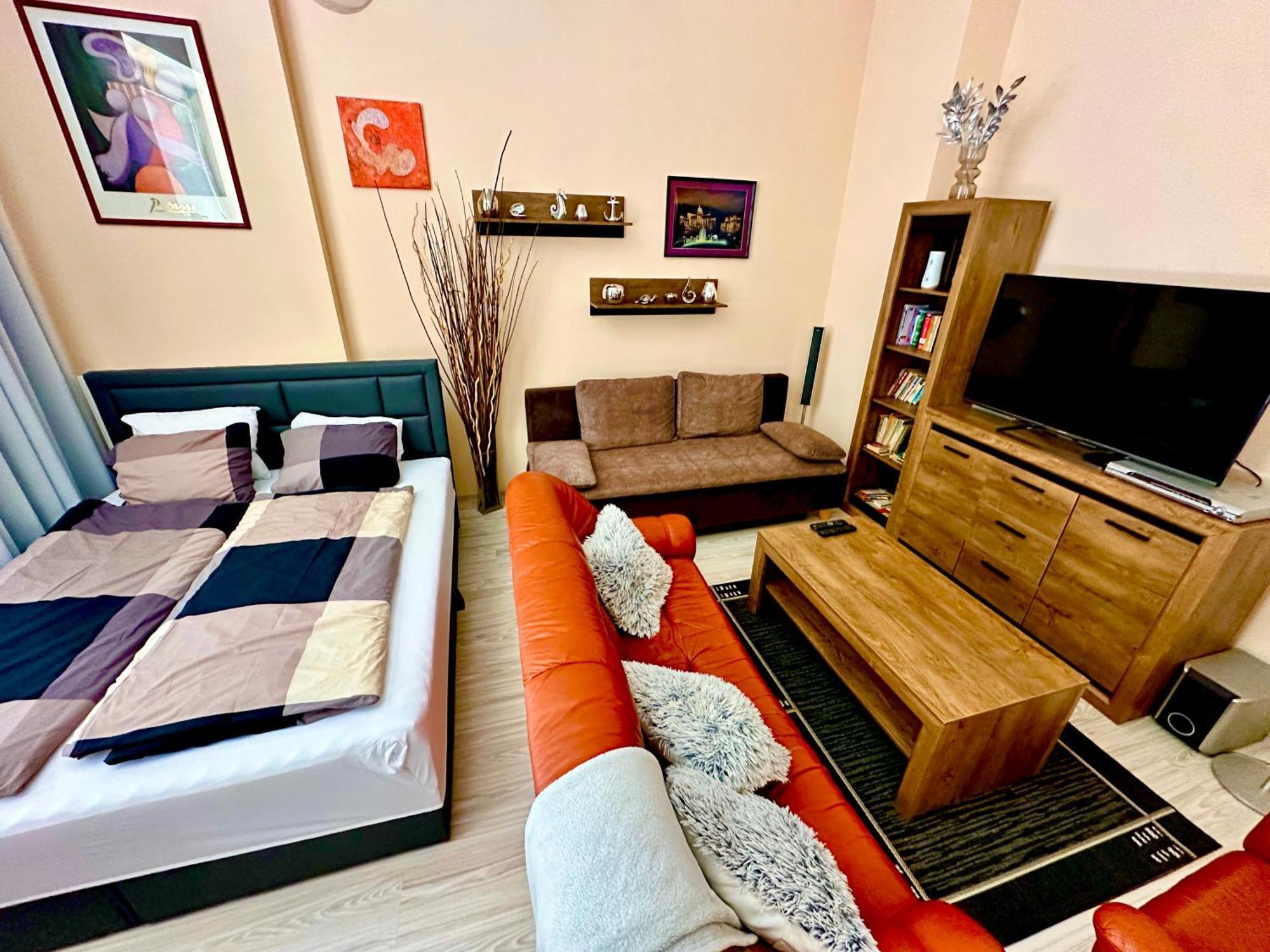 Princess Main Square Apartment Попрад Екстер'єр фото