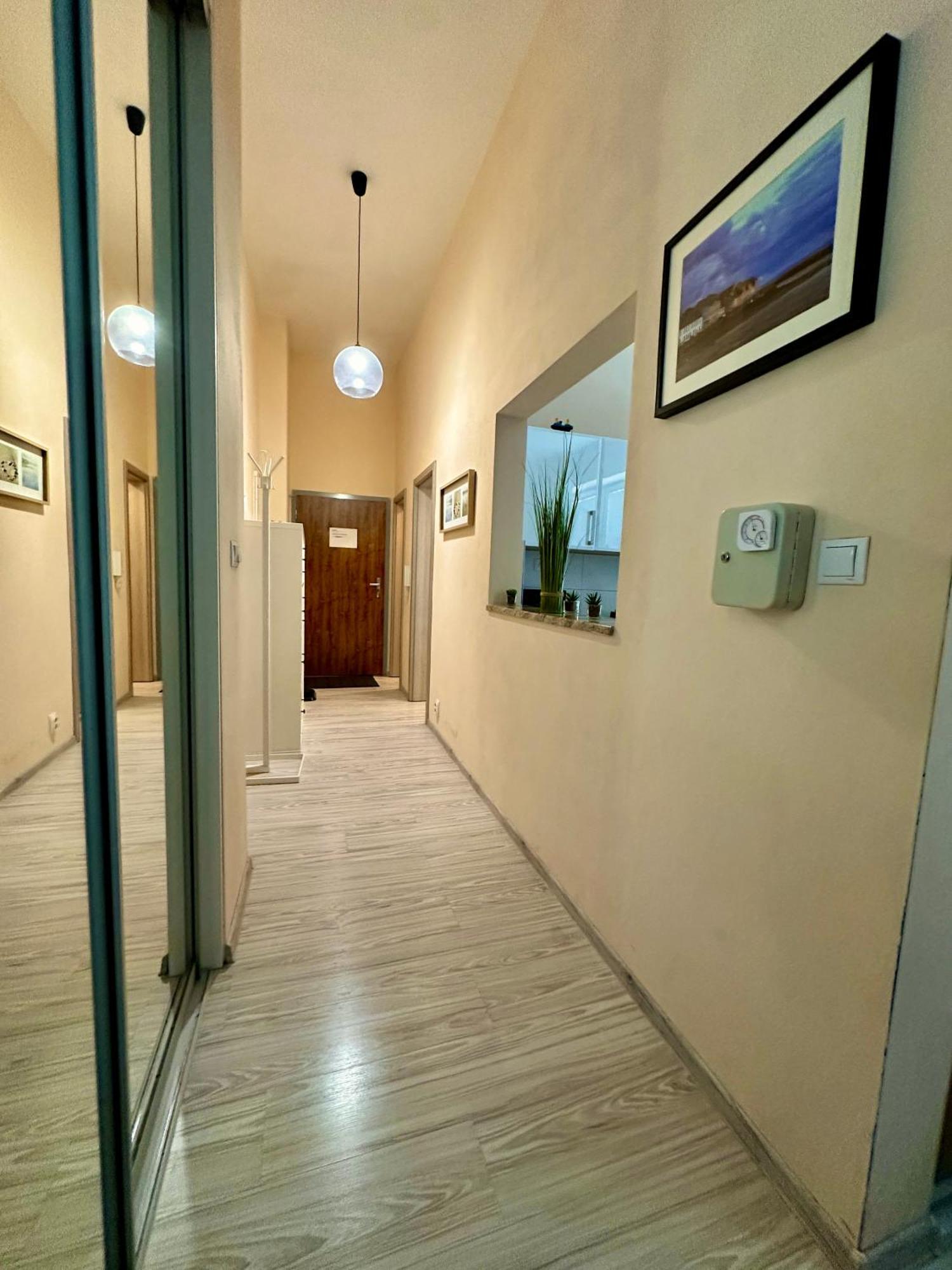 Princess Main Square Apartment Попрад Екстер'єр фото
