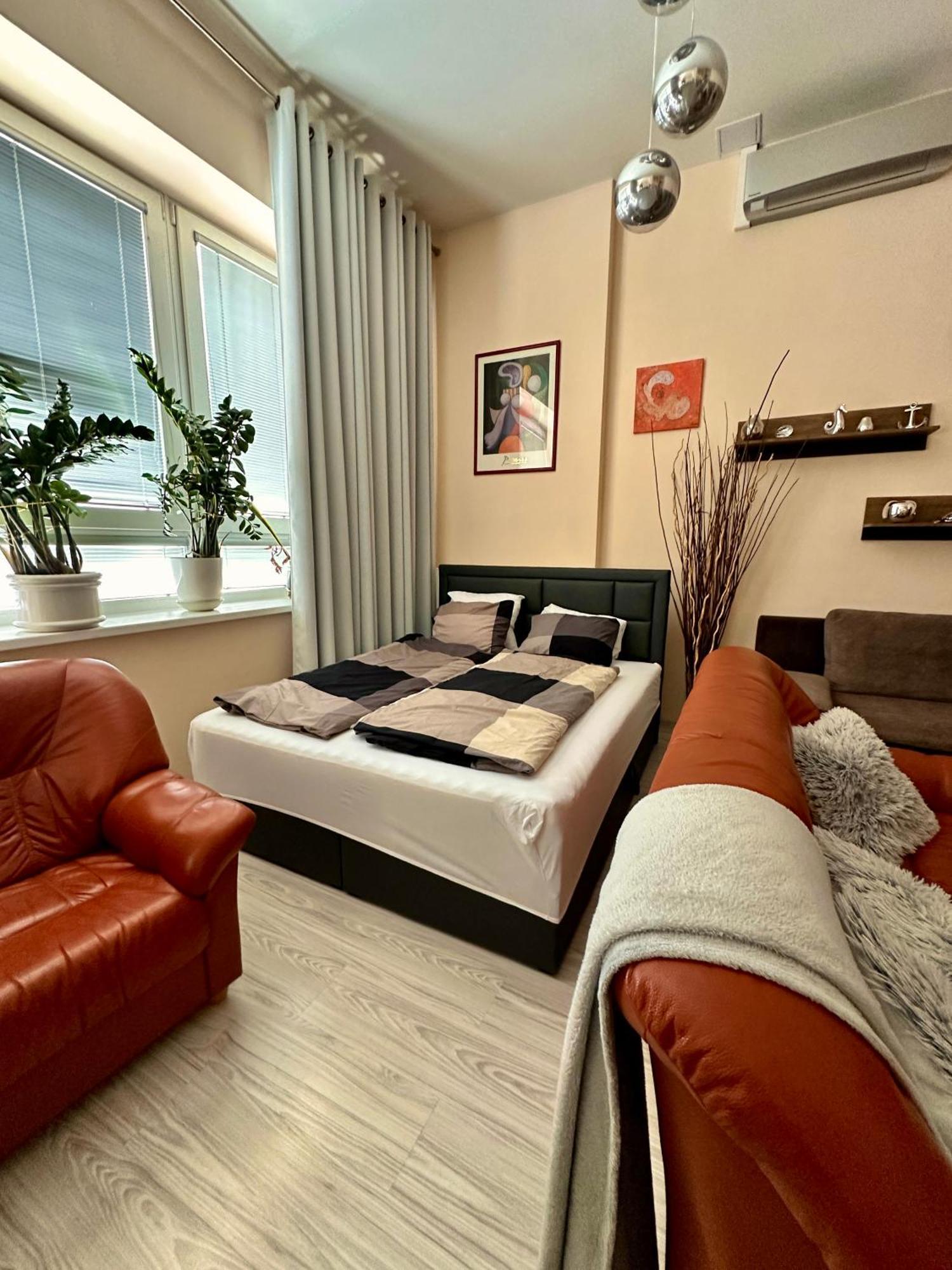 Princess Main Square Apartment Попрад Екстер'єр фото