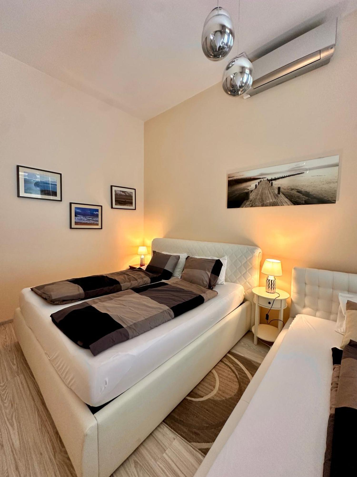 Princess Main Square Apartment Попрад Екстер'єр фото