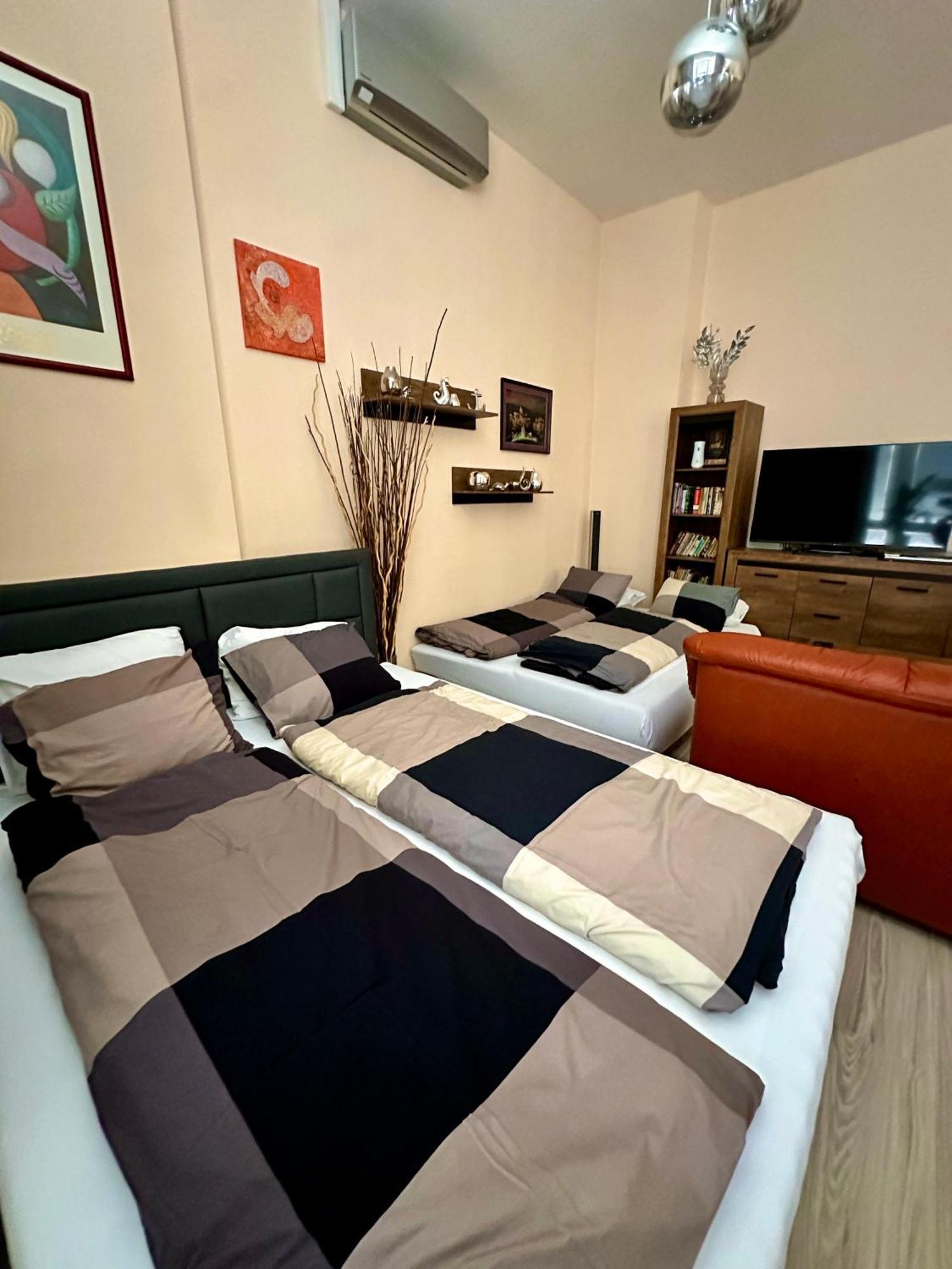 Princess Main Square Apartment Попрад Екстер'єр фото