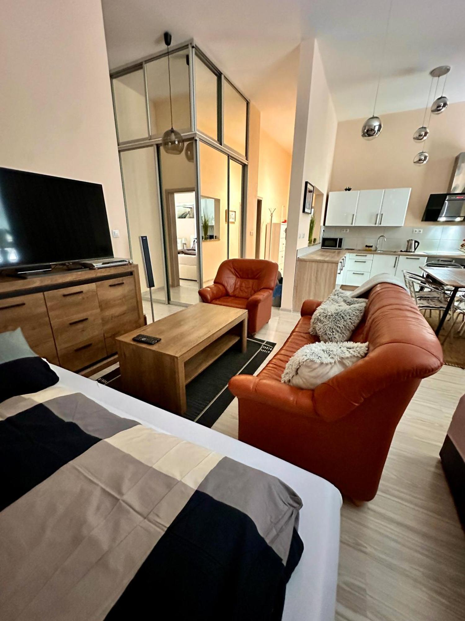 Princess Main Square Apartment Попрад Екстер'єр фото